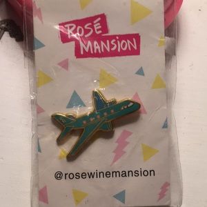 *NEW IN PACKAGING* ROSÉ MANSION PIN